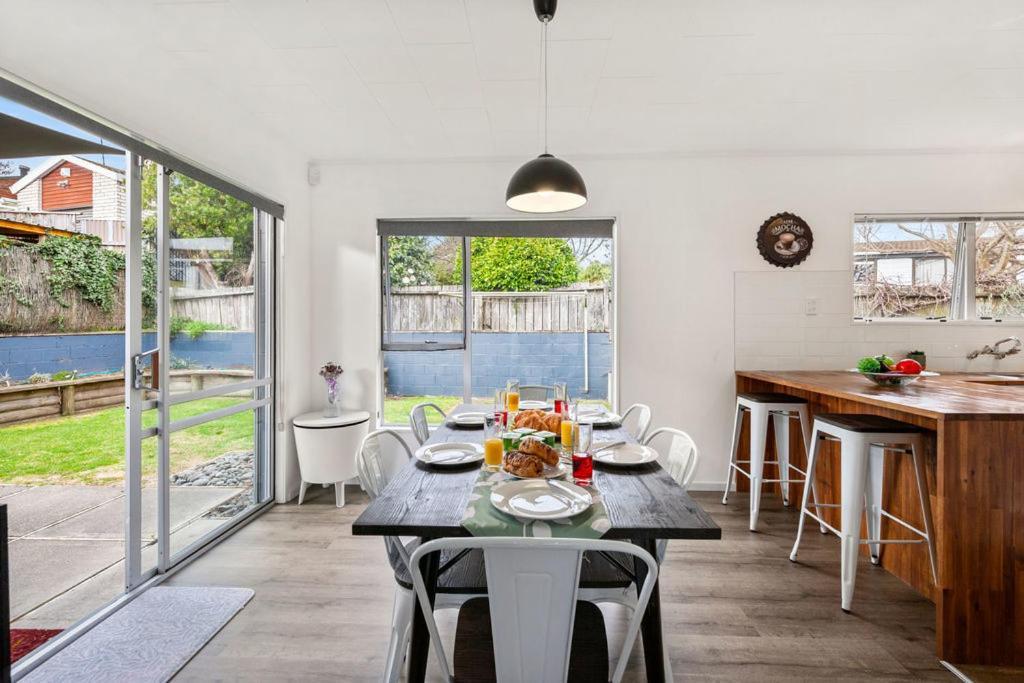True Blue - Taupo Holiday Home Exterior photo
