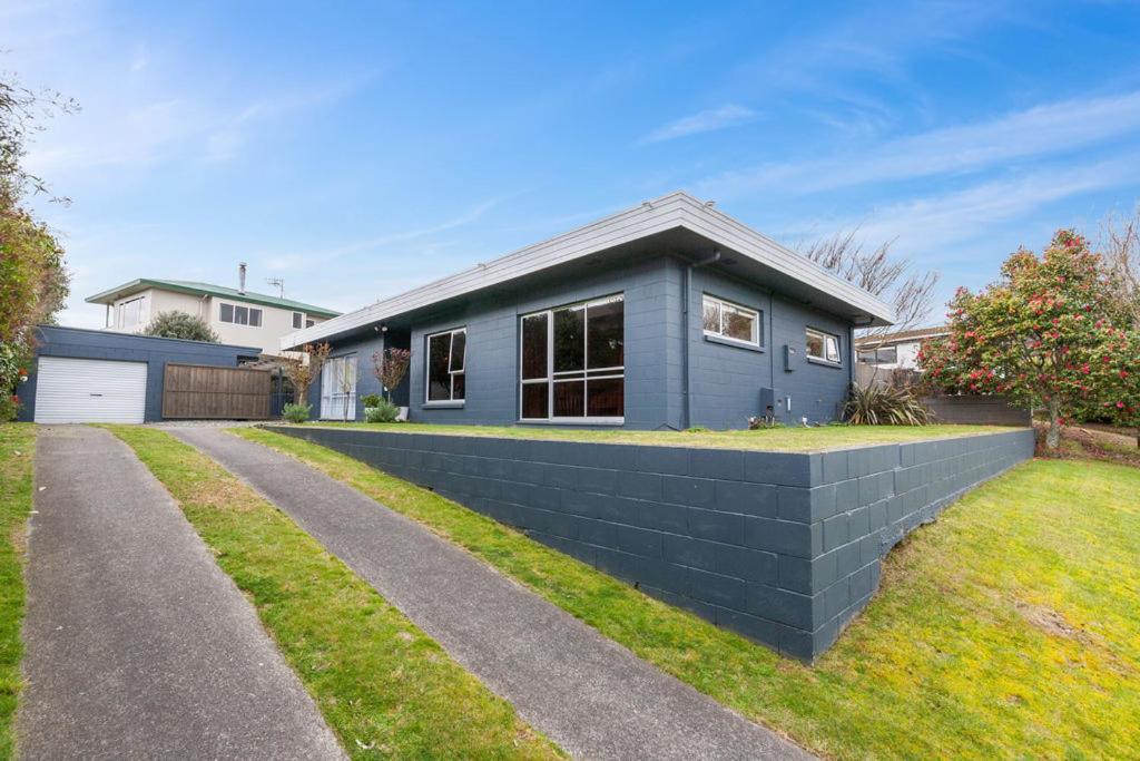 True Blue - Taupo Holiday Home Exterior photo